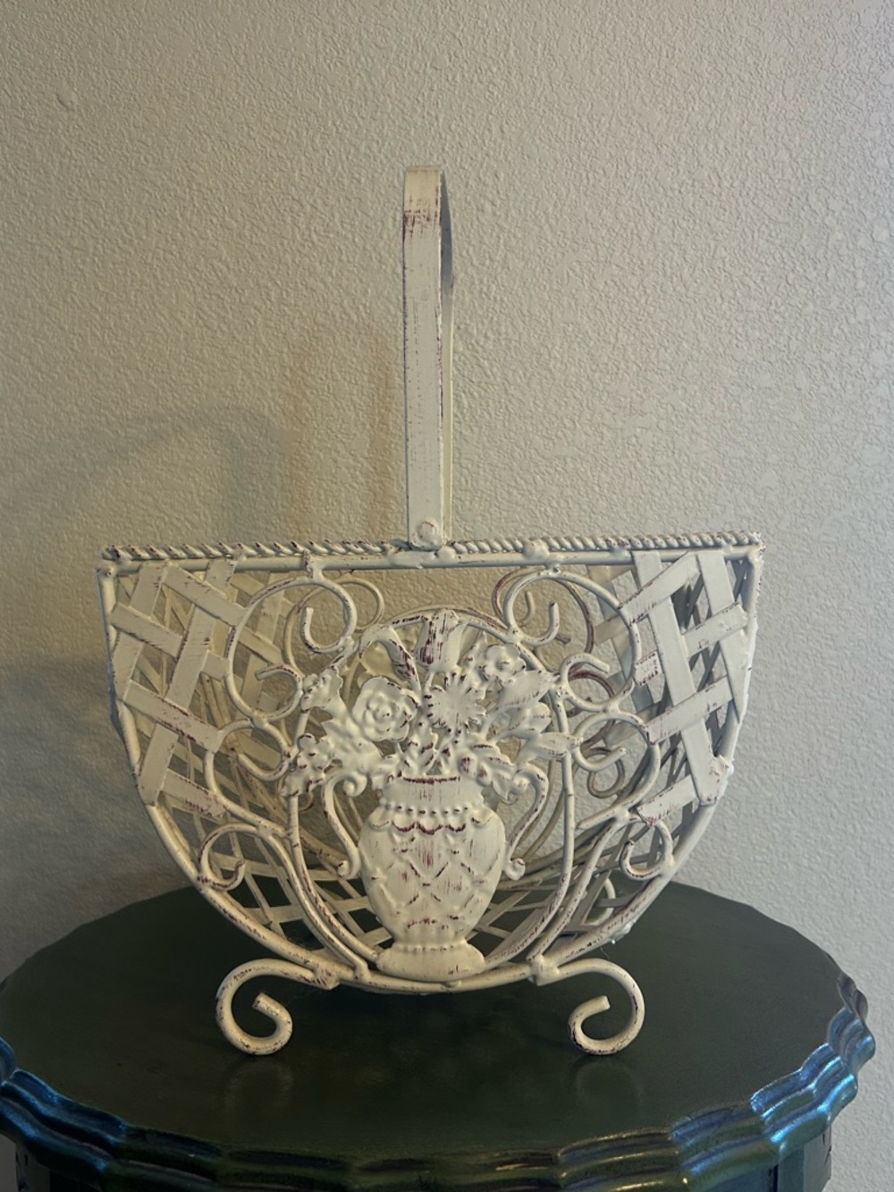 Vintage Shabby Chic Metal Wire Basket - White Floral
Lattice Decor - 12"